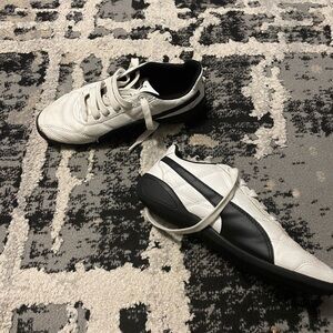 Puma Kids Sneakers in White and Black